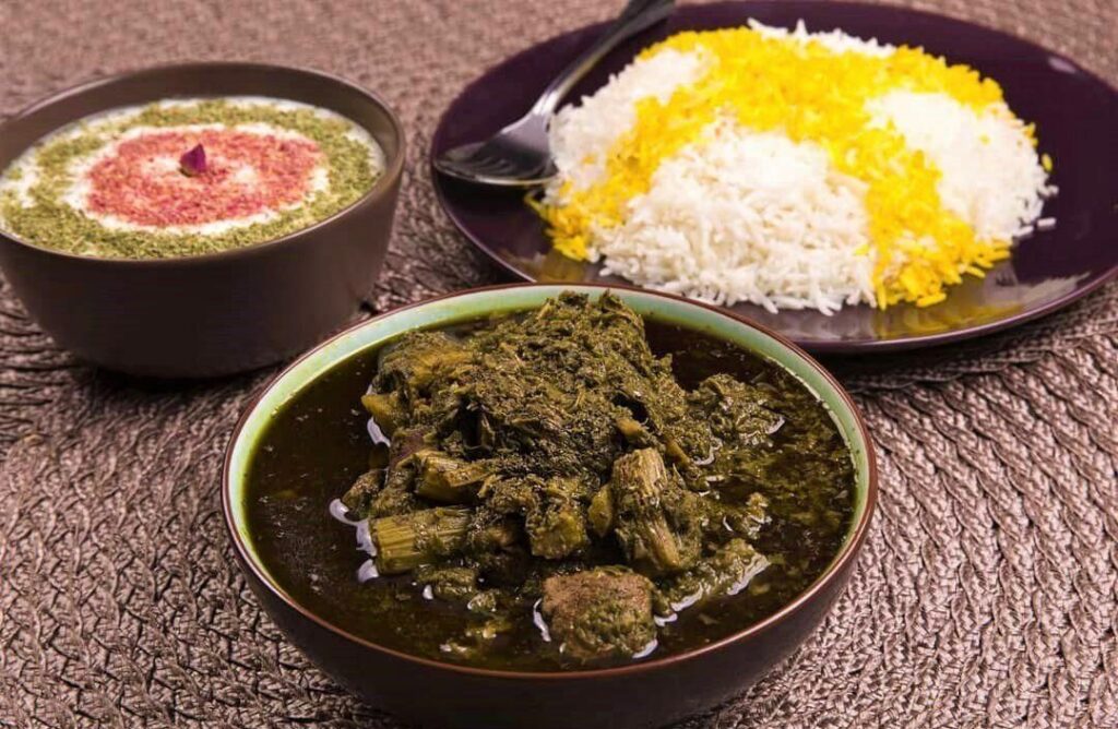 خورشت کرفس با گوشت و برنج ایرانی